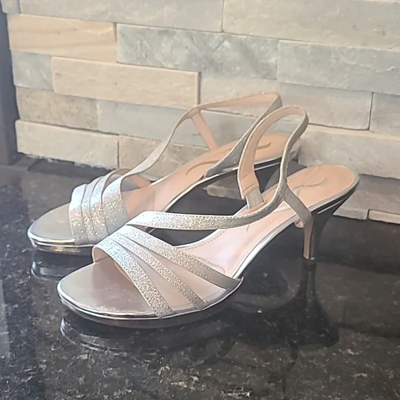 Nina, Size 8, Glitter sandal with kitten heel - Picture 2 of 6